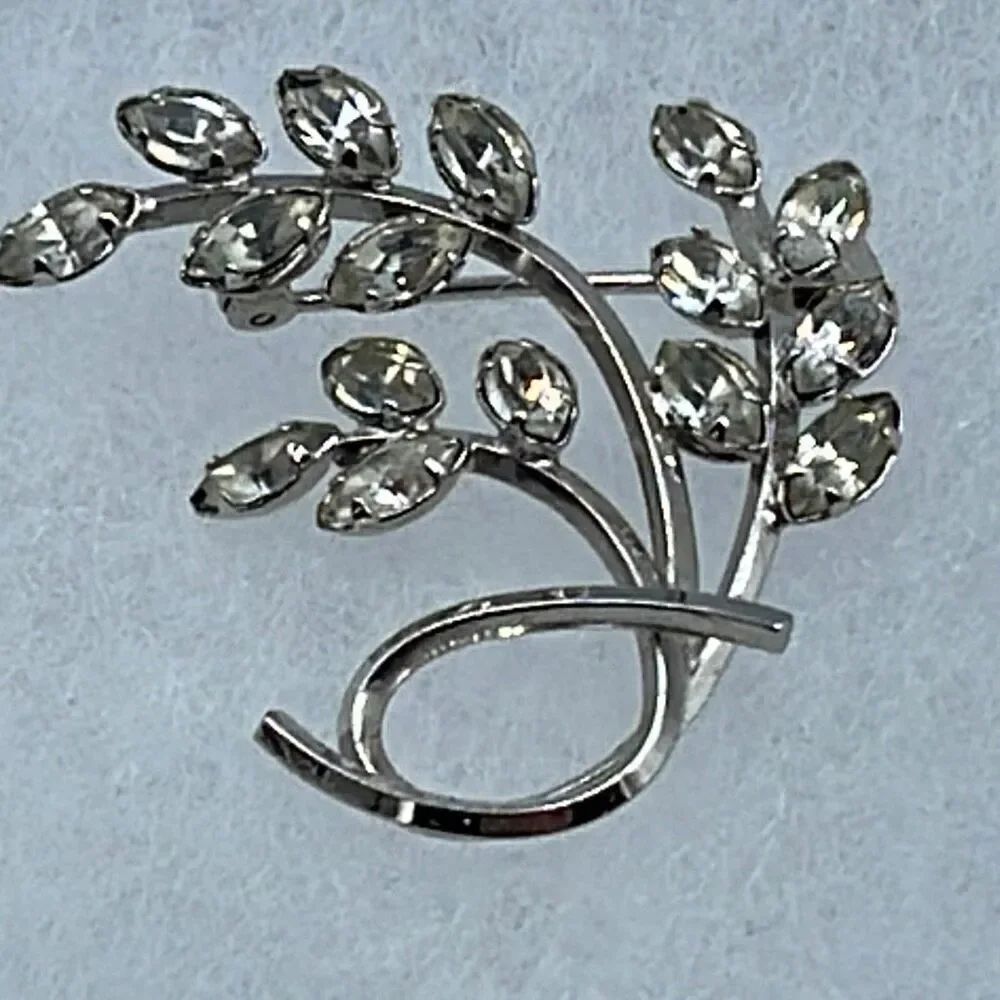 Vintage Art sterling silver rhinestone brooch.
